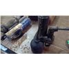 Image 2 : IMPLEMENT OILER & HYDRAULIC JACK