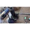 Image 3 : IMPLEMENT OILER & HYDRAULIC JACK
