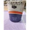 Image 2 : BA lube can with lid