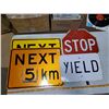 Image 1 : 4 ROAD SIGNS SLOW/STOP, YIELD, NEXT KMS X2