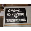 Image 1 : 2 'NO HUNTING TRESPASSING' CARDBOARD SIGNS 28" X 20"