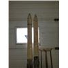 Image 2 : 2 HOME MADE SKIS AND PAIR OF OAK CRUTCHES