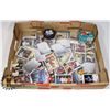 Image 1 : FLAT WITH ASSORTED HOCKEY CARDS, AND MORE
