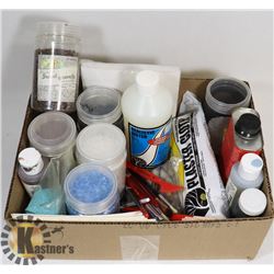 BOX OF ASSORTED ART SUPPLIES.