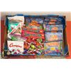 Image 1 : BOX WITH ASSORTED CANDY AND SURPRISE BAGS
