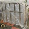 Image 1 : LOT OF 6 METAL HANGABLE RACKS