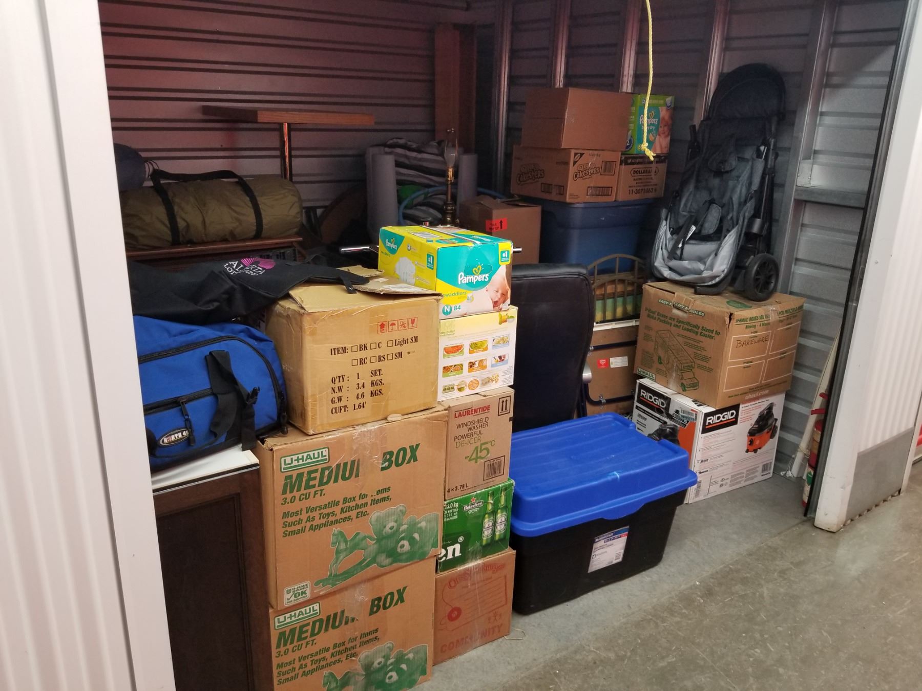 ABANDON STORAGE UNIT 2184 10X10'