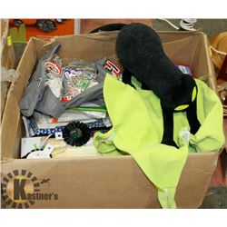 BOX OF NEW PARTY SUPPLY ITEMS.