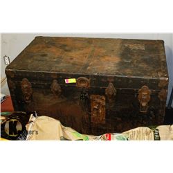 OLD STEAMER TRUNK