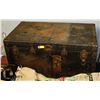 Image 1 : OLD STEAMER TRUNK