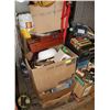Image 3 : PALLET OF MISC HOUSEHOLD AND COLLECTIBLES
