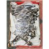 Image 1 : BOX WITH SILVERWARE