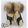Image 1 : PAIR OF HAND MADE MITTENS WITH FUR