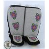 Image 1 : PAIR OF GREY MUKLUKS WITH INTRICATE BEADING