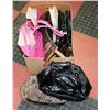 Image 1 : BOX WITH PURSES, HAND BAGS, WALLETS, ETC.
