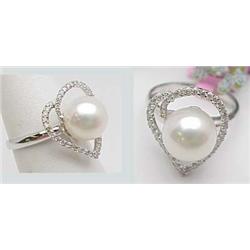 Pearl and diamond ring 0.24ctw diamonds