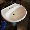 Image 3 : WHITE PEDESTAL SINK