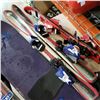 Image 2 : 2 SNOWBOARDS AND 2 KIDS SKIS
