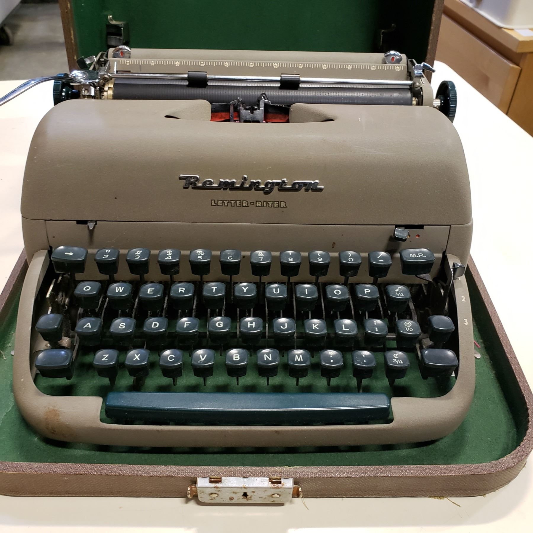 REMINGTON LETTER RITER TYPEWRITER IN CASE Big Valley Auction remington-letter-riter-typewriter-in-case-big-valley-auction