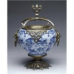 LARGE BLUE AND WHITE CONTINENTAL JARDIN