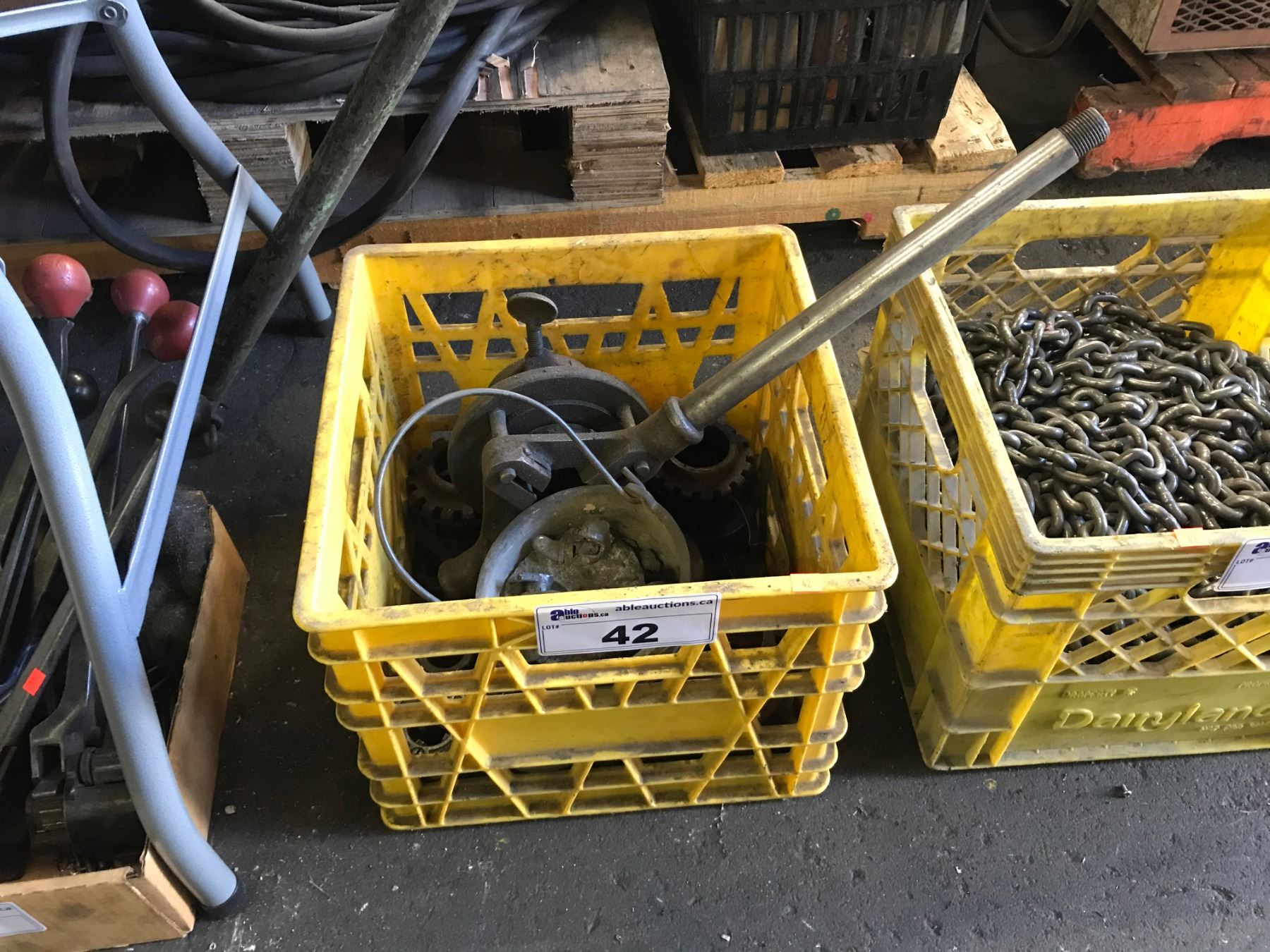 CRATE OF ASSORTED PIPE THREADING TOOLS AND TRI STAND - Able Auctions