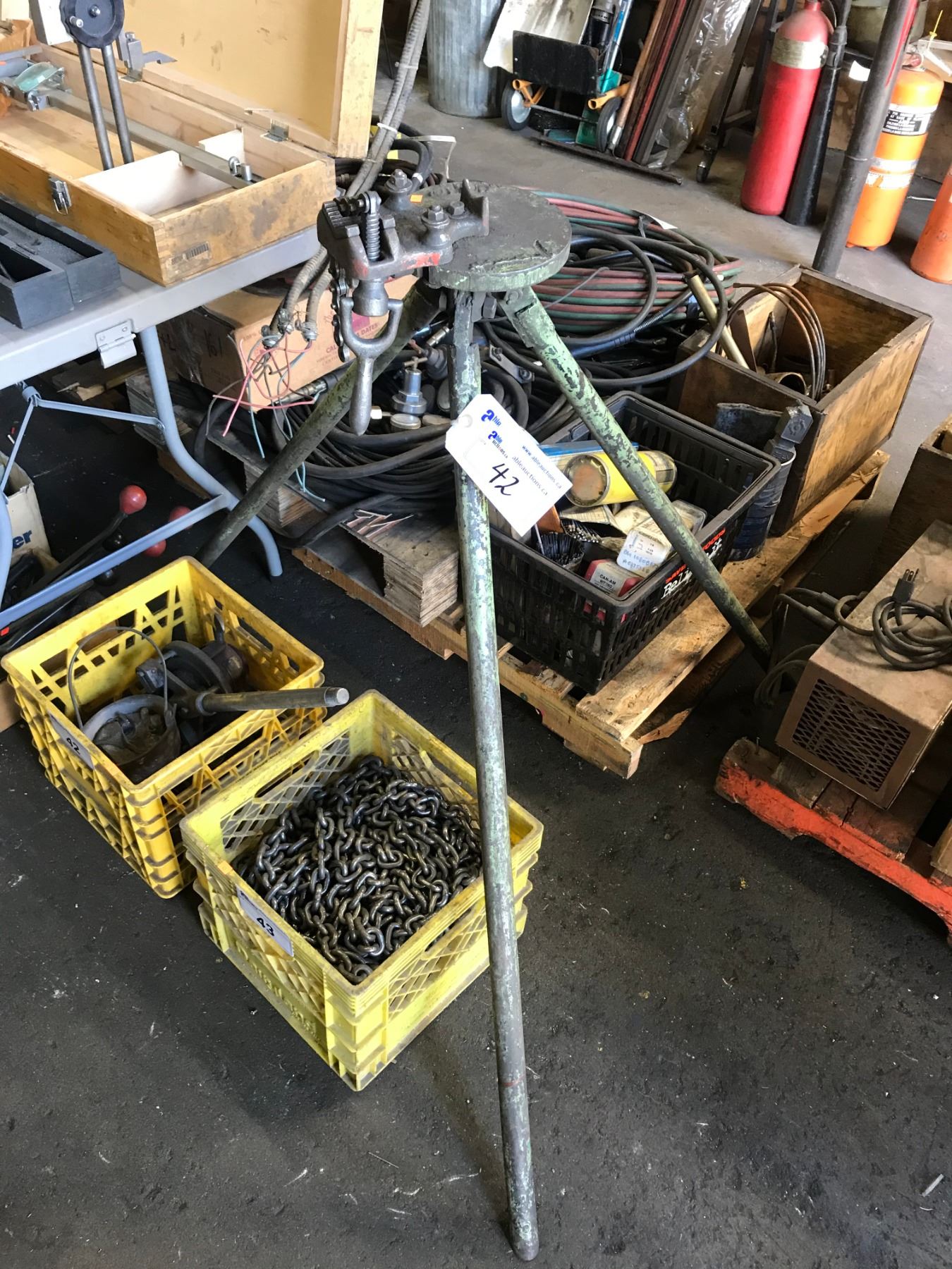 CRATE OF ASSORTED PIPE THREADING TOOLS AND TRI STAND - Able Auctions