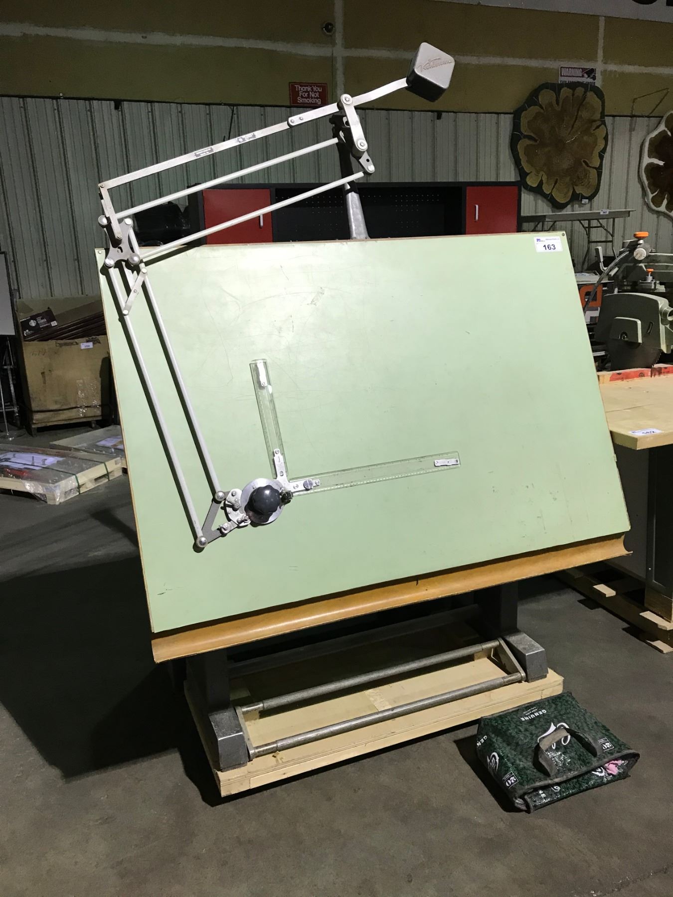 KUHLMANN CANADA LTD DRAFTING BOARD WITH ADJUSTABLE DRAFTING ARM