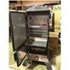 Image 2 : BROIL KING SMOKE 923614 MOBILE PROPANE VERTICAL SMOKER