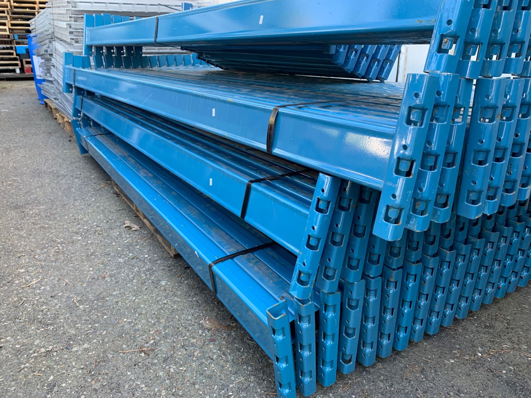 6 - BLUE 8' X 4' INDUSTRIAL PALLET RACK UPRIGHTS & 30 - 8' HEAVY DUTY ...