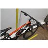 Image 8 : Kona Kahuna HK1 Rock Shox Red Mountain Bike w/ Zefal Bigfoot Pump