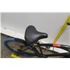 Image 8 : Black Men's Cruiser Bike w/ Shimano Gears & Blue Tires
