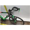 Image 8 : Kent Roadtech 700C Men's Black Green Road Bike w/ Racing Handlebars