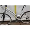 Image 14 : Roadmaster Granite Peak 18-Speed 25" Woman's Hybrid Mountain Road Bike