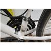 Image 16 : Roadmaster Granite Peak 18-Speed 25" Woman's Hybrid Mountain Road Bike