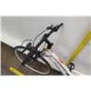 Image 17 : Roadmaster Granite Peak 18-Speed 25" Woman's Hybrid Mountain Road Bike