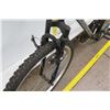 Image 13 : Roadmaster Granite Peak 18 Speed 15" Men's Hybrid Mountain Road Bike