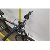 Image 8 : Roadmaster Granite Peak 18 Speed 15" Men's Hybrid Mountain Road Bike