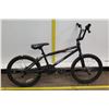Image 1 : Mongoose Scan R10 Black Boy's Freestyle Trick Bike