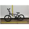 Image 8 : Mongoose Scan R10 Black Boy's Freestyle Trick Bike