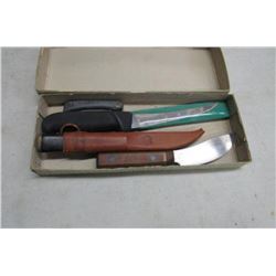 690 - 4pc Knives