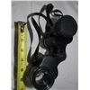 Image 5 : 832 - 2 Sets Of Binoculars In Cases