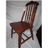 Image 3 : 800 - Pair Of Oak Spindle Back Kitchen Chairs
