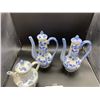 Image 2 : 3 Chinese Blue and White Teapots