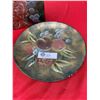 Image 2 : A Nice Decorative Plate with Wooden Box