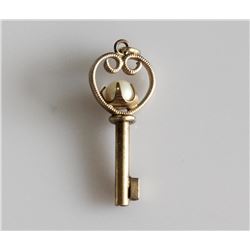 14K Yellow Gold Heart Key Pendant