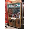 Image 2 : CLAW MACHINE FULL OF TOYS