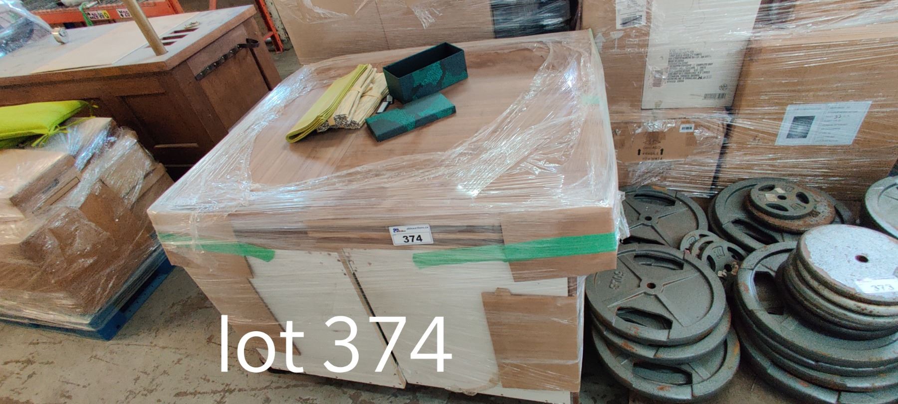 PALLET LOT OF MOVIE PROP ITEMS - Able Auctions