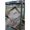 Image 1 : MODERN METAL ART PIECE