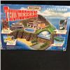 Image 1 : MATCHBOX THUNDERBIRDS TRACY ISLAND ELECTRONIC PLAYSET 1993