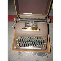 733 - Smith-corona Typewriter And Case